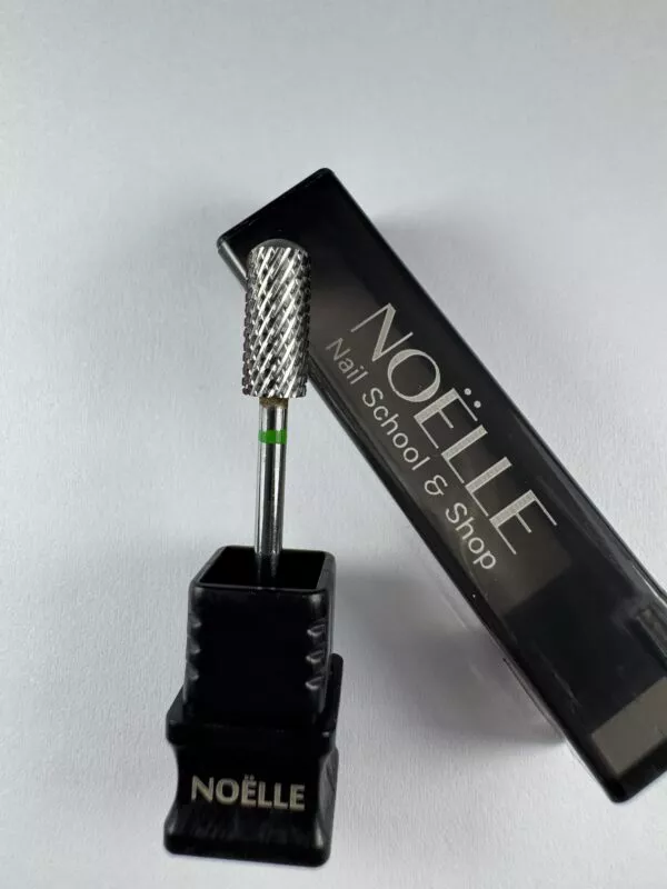 ⁦VelvetPro קרחת

ראש שיוף קראבייד קרחת דק ועגול, רמת גסות Coarse – סימון ירוק 💚

ראש שיוף קראבייד ברמת גסות Coarse עם חיתוכי לייזר מדויקים, המבטיח עבודה מהירה וחלקה במיוחד. ראש ייחודי המאפשר הגעה קלה ויעילה לצידי הציפורן בהסרת חומר, כולל חומרים קשים. אידיאלי להחלקת חומר בצורה מושלמת, מתאים להסרת חומרים עמידים כמו אקריל, ג’ל ופוליג’ל.

✨ שימושים מרכזיים:
• הסרת חומרים קשים: אידיאלי להסרת חומרים קשים כמו אקריל וג’ל בעבודה מהירה ויעילה.
• החלקת חומר: יוצר משטח עבודה חלק ומדויק בעבודה עם חומרי בנייה עמידים.
• הגעה לצידי הציפורן: מאפשר הסרת חומר בצורה מדויקת ויעילה בצידי הציפורן.
• עבודה מהירה: מתאים למקצועיות, ברמת גסות גבוהה יותר המאפשרת עבודה מהירה ויעילה.

NOËLLE – ראש שיוף מקצועי שמביא דיוק ונוחות לכל עבודה⁩ – תמונה ⁦2⁩