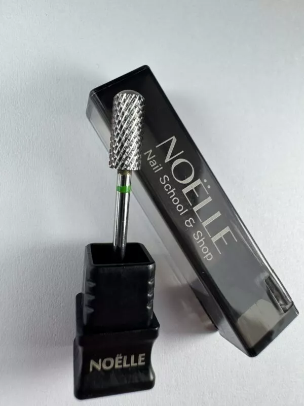 VelvetPro קרחת

ראש שיוף קראבייד קרחת דק ועגול, רמת גסות Coarse – סימון ירוק 💚

ראש שיוף קראבייד ברמת גסות Coarse עם חיתוכי לייזר מדויקים, המבטיח עבודה מהירה וחלקה במיוחד. ראש ייחודי המאפשר הגעה קלה ויעילה לצידי הציפורן בהסרת חומר, כולל חומרים קשים. אידיאלי להחלקת חומר בצורה מושלמת, מתאים להסרת חומרים עמידים כמו אקריל, ג’ל ופוליג’ל.

✨ שימושים מרכזיים:
• הסרת חומרים קשים: אידיאלי להסרת חומרים קשים כמו אקריל וג’ל בעבודה מהירה ויעילה.
• החלקת חומר: יוצר משטח עבודה חלק ומדויק בעבודה עם חומרי בנייה עמידים.
• הגעה לצידי הציפורן: מאפשר הסרת חומר בצורה מדויקת ויעילה בצידי הציפורן.
• עבודה מהירה: מתאים למקצועיות, ברמת גסות גבוהה יותר המאפשרת עבודה מהירה ויעילה.

NOËLLE – ראש שיוף מקצועי שמביא דיוק ונוחות לכל עבודה