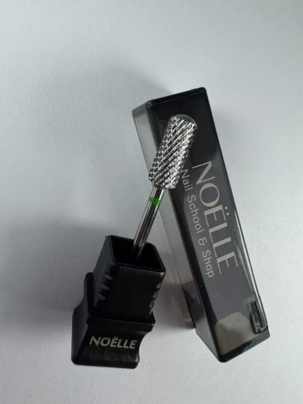 ⁦VelvetPro קרחת

ראש שיוף קראבייד קרחת דק ועגול, רמת גסות Coarse – סימון ירוק 💚

ראש שיוף קראבייד ברמת גסות Coarse עם חיתוכי לייזר מדויקים, המבטיח עבודה מהירה וחלקה במיוחד. ראש ייחודי המאפשר הגעה קלה ויעילה לצידי הציפורן בהסרת חומר, כולל חומרים קשים. אידיאלי להחלקת חומר בצורה מושלמת, מתאים להסרת חומרים עמידים כמו אקריל, ג’ל ופוליג’ל.

✨ שימושים מרכזיים:
• הסרת חומרים קשים: אידיאלי להסרת חומרים קשים כמו אקריל וג’ל בעבודה מהירה ויעילה.
• החלקת חומר: יוצר משטח עבודה חלק ומדויק בעבודה עם חומרי בנייה עמידים.
• הגעה לצידי הציפורן: מאפשר הסרת חומר בצורה מדויקת ויעילה בצידי הציפורן.
• עבודה מהירה: מתאים למקצועיות, ברמת גסות גבוהה יותר המאפשרת עבודה מהירה ויעילה.

NOËLLE – ראש שיוף מקצועי שמביא דיוק ונוחות לכל עבודה⁩ – תמונה ⁦3⁩